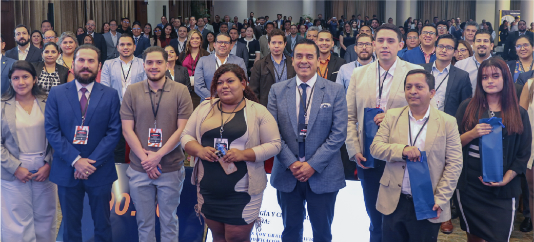 Equipo Fortrade Academy en reunión corporativa